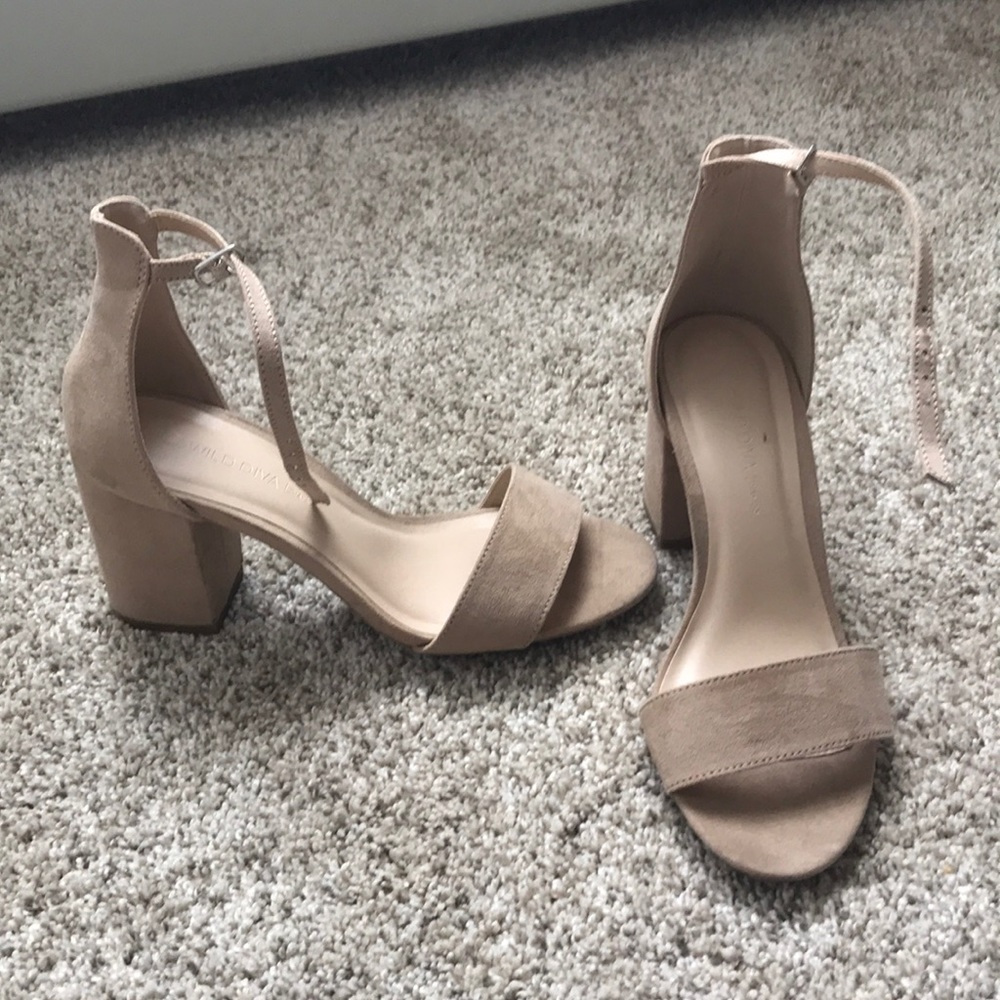 Cute nude heels size 7